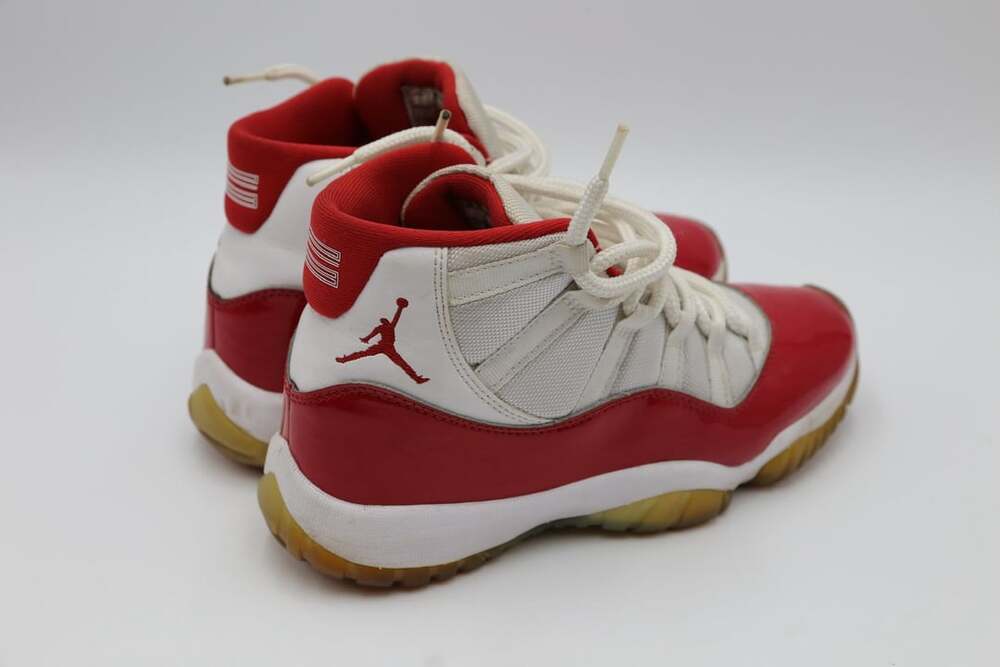 Jordan Air Jordan 11 Retro Cherry Size 7 White Red CT8012-116